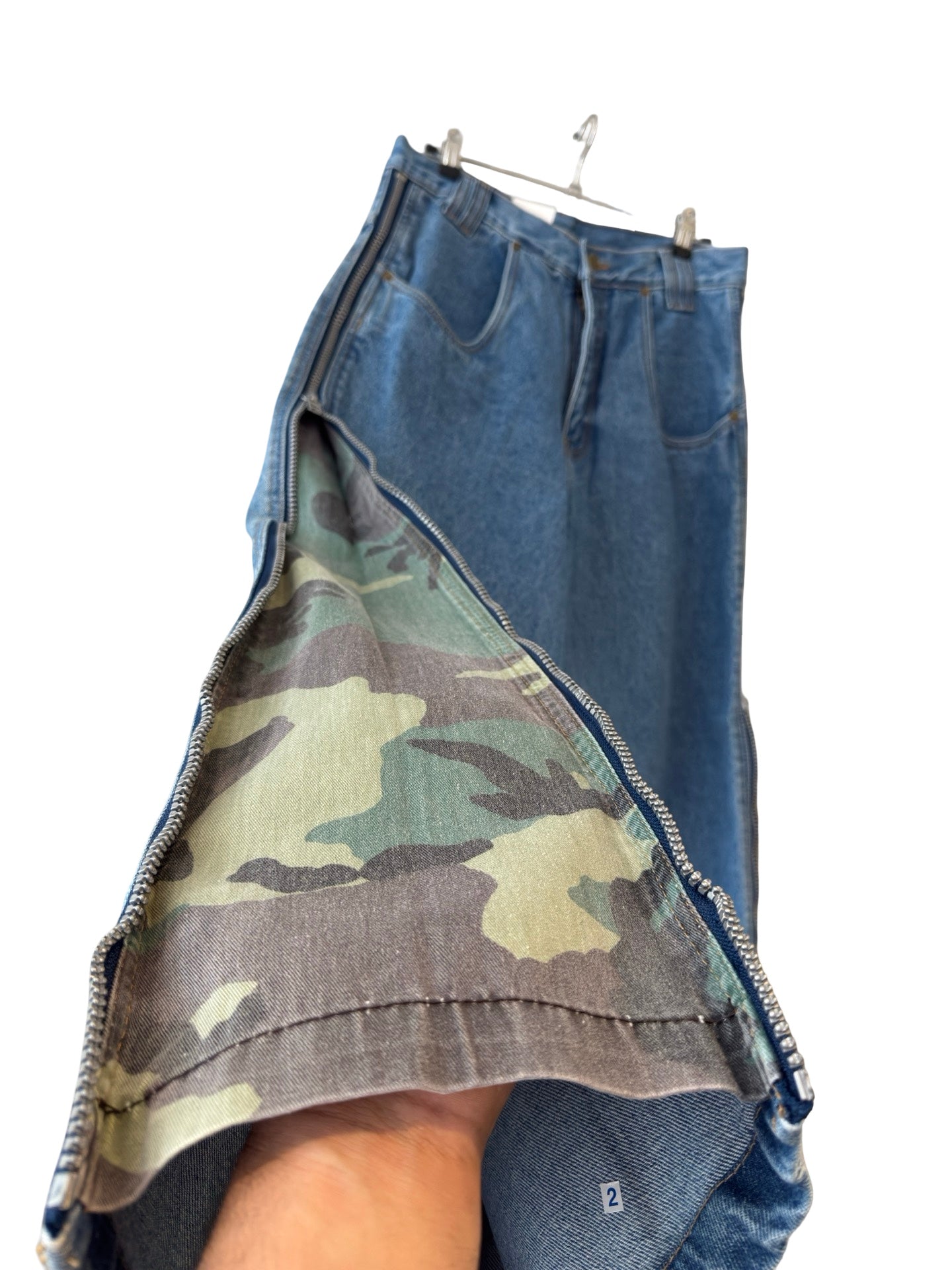 31 x 29 y2k Sarali Skater Zip Camo Jeans