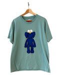 Camiseta de la colaboración Kaws Cookie Monster Barrio Sésamo