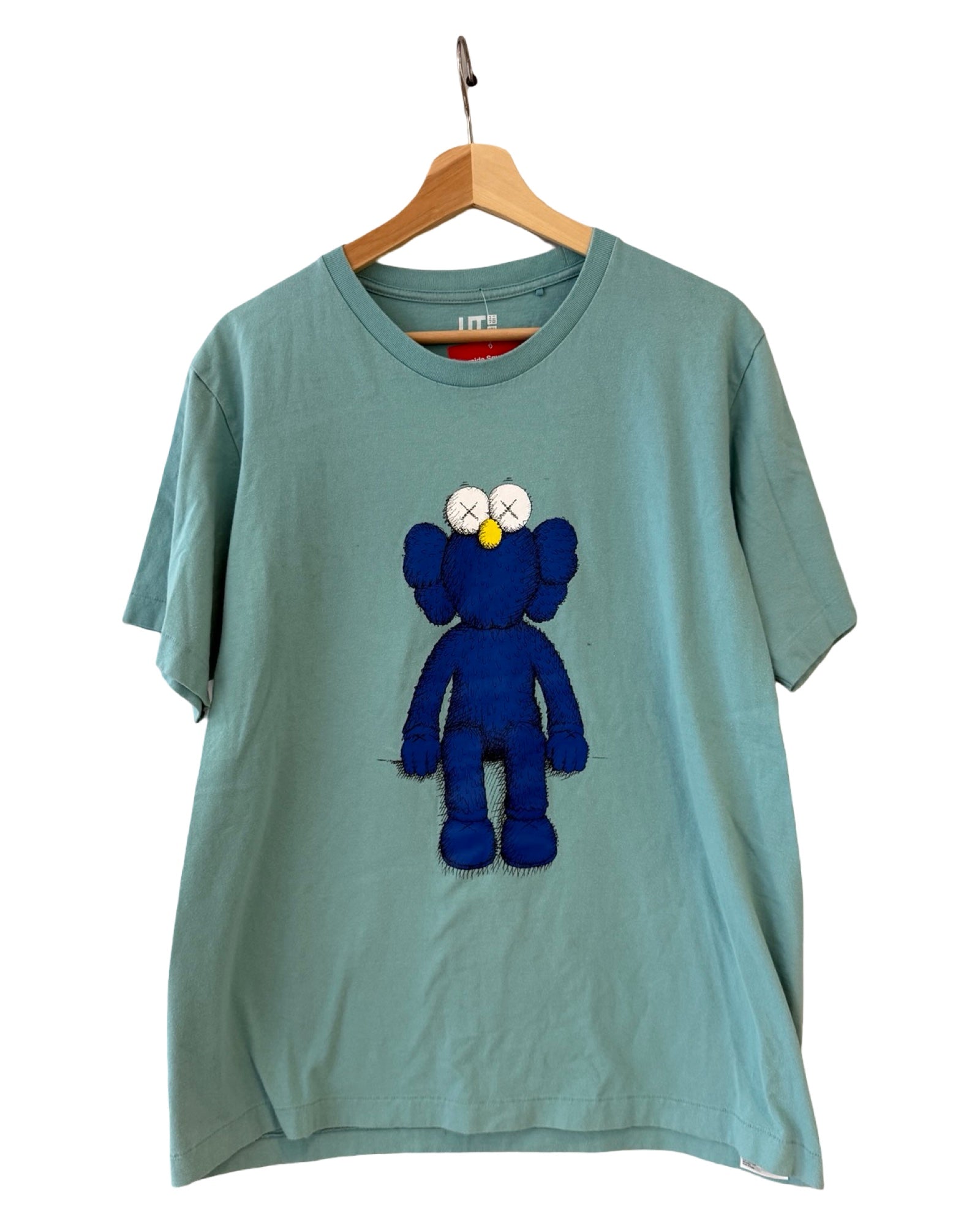 Camiseta de la colaboración Kaws Cookie Monster Barrio Sésamo
