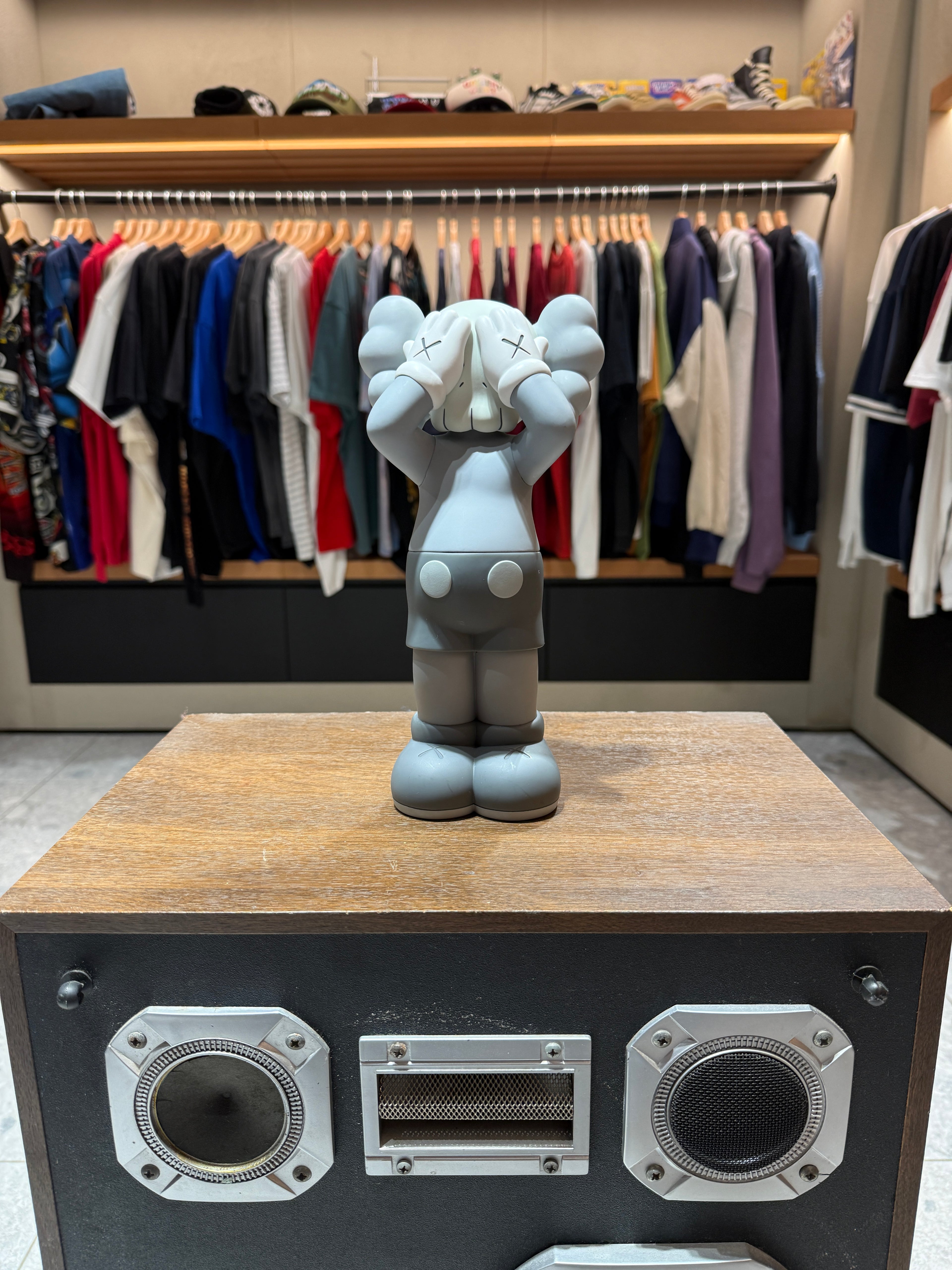KAWS Holiday: UK Vinyl Figure KIF Vintage