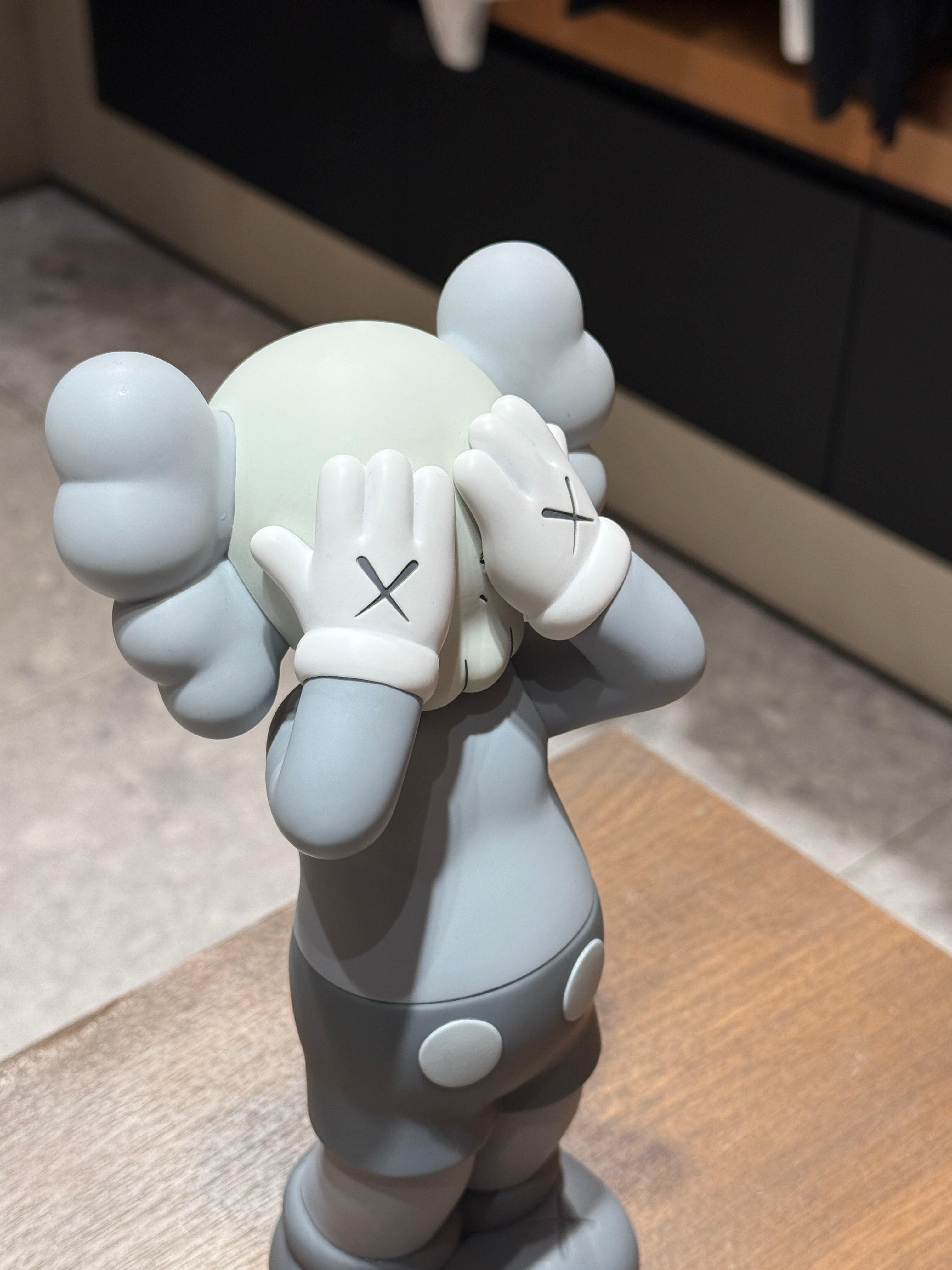 KAWS Holiday: UK Vinyl Figure KIF Vintage