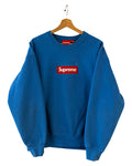 Sudadera Supreme con el logo azul de la caja