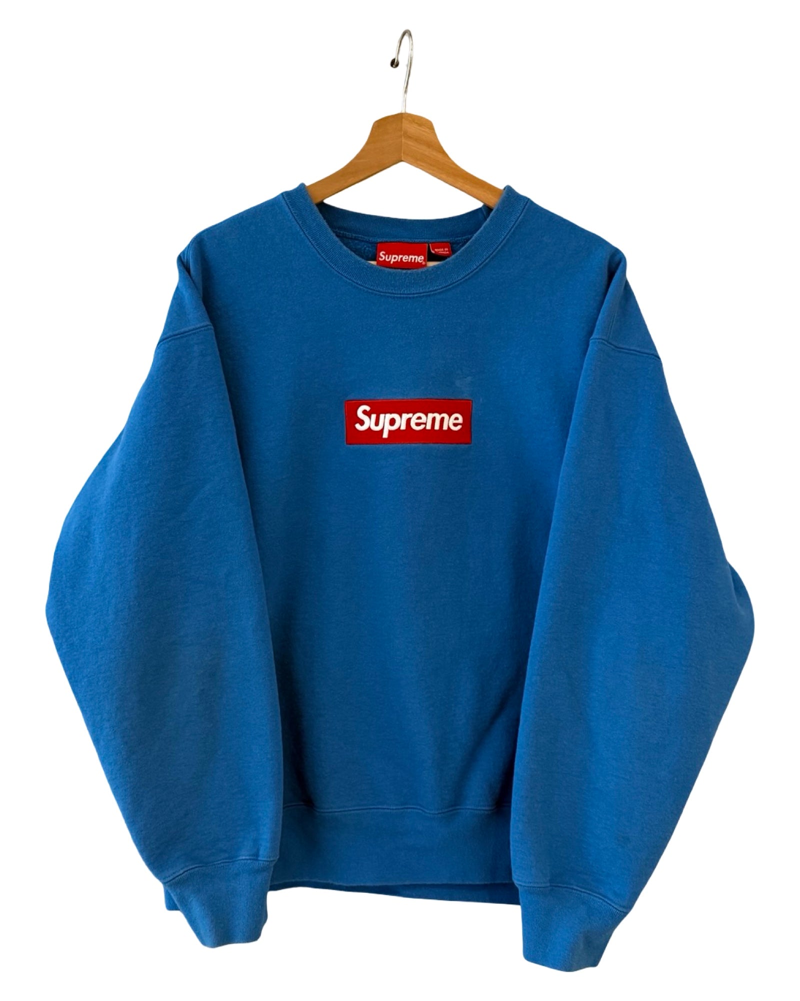 Sudadera Supreme con el logo azul de la caja