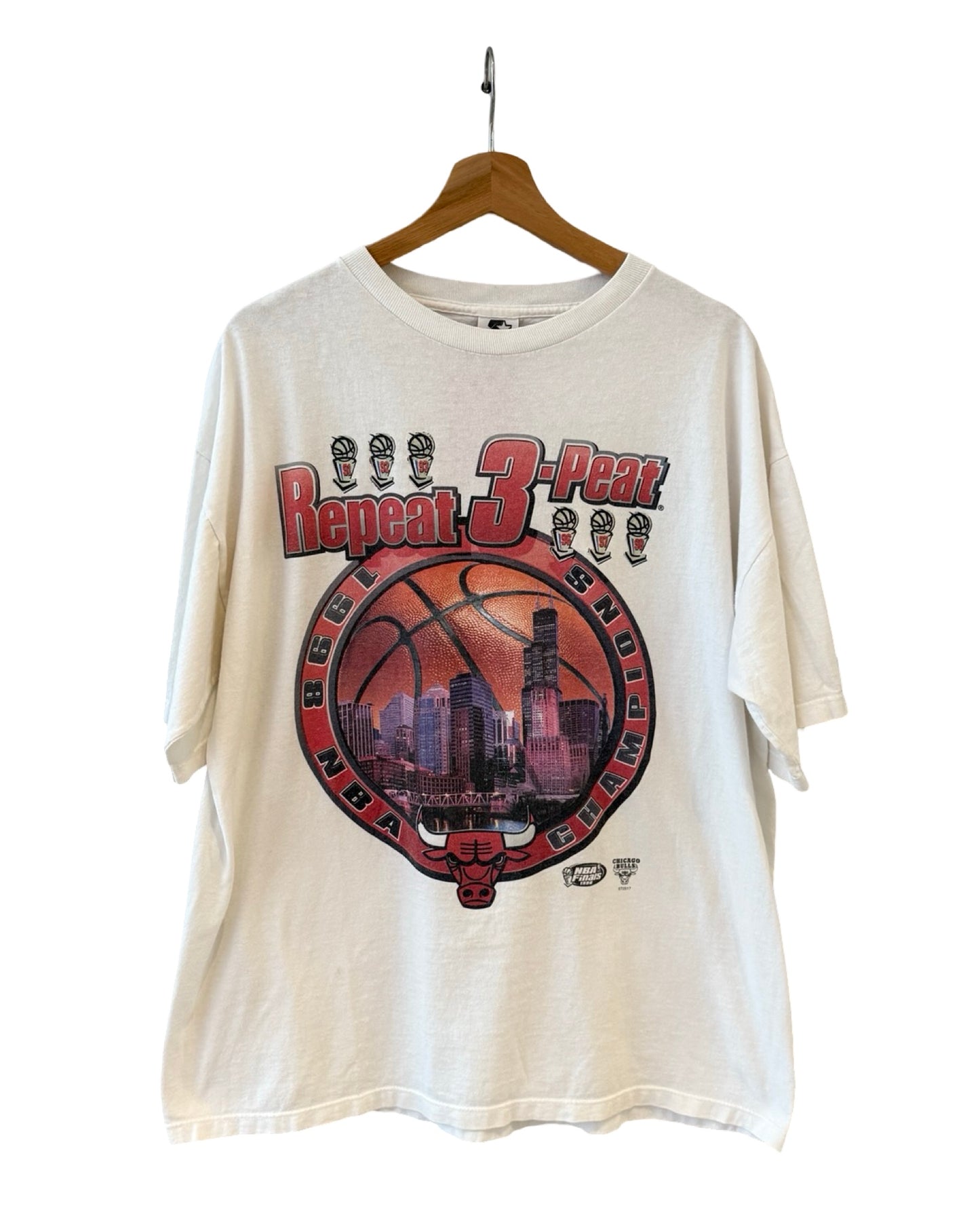 Vintage 1999 Chicago Bulls Repeat 3 Peat Tee