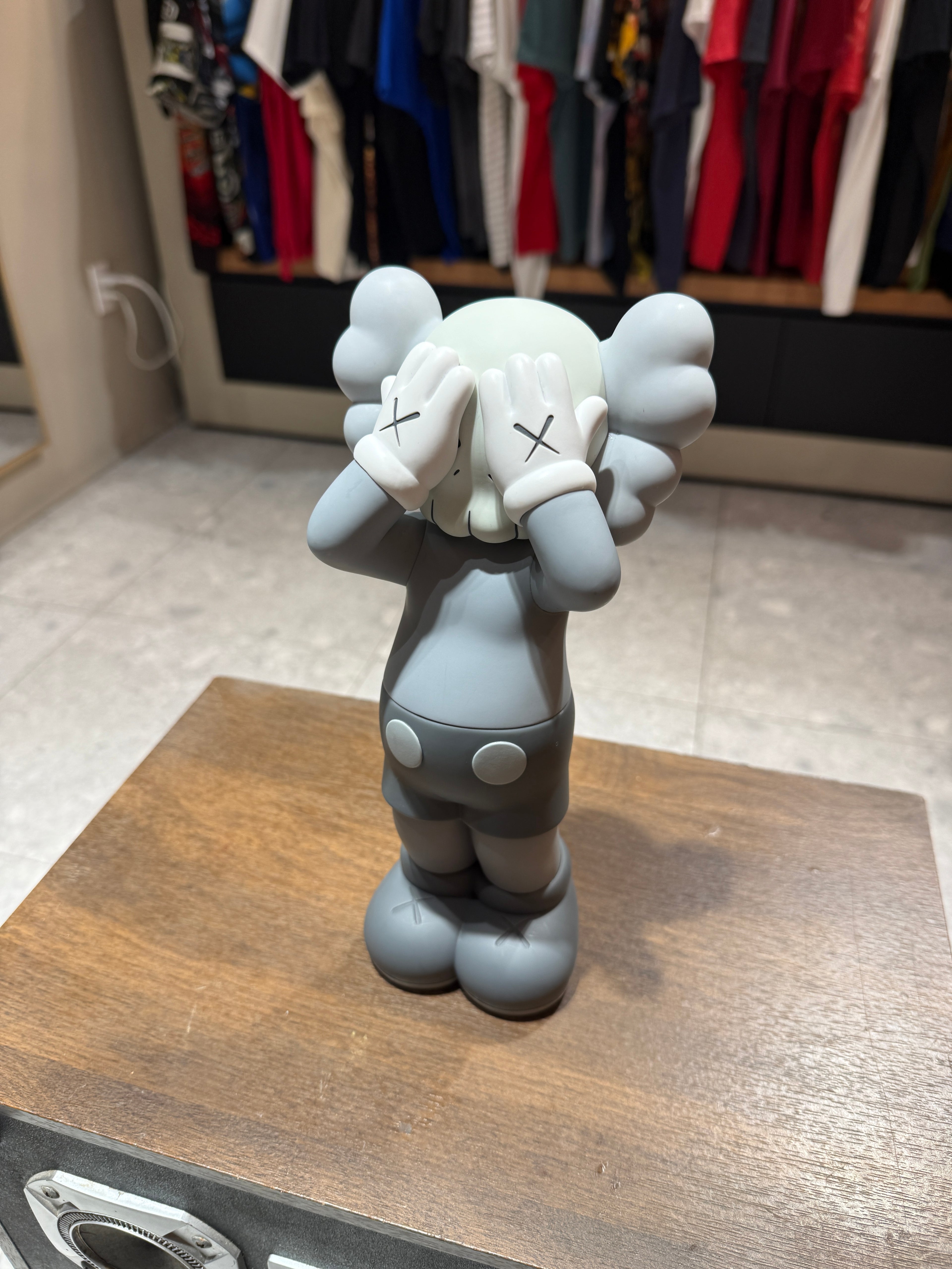 KAWS Holiday: UK Vinyl Figure KIF Vintage